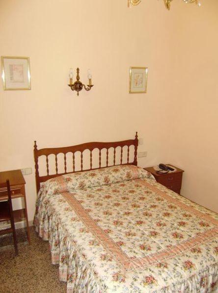 Hostal Miguel Angel Madrid Cameră foto